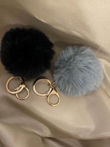 Hovedbilde 40100 Veskepynt gr&aring; pels kule